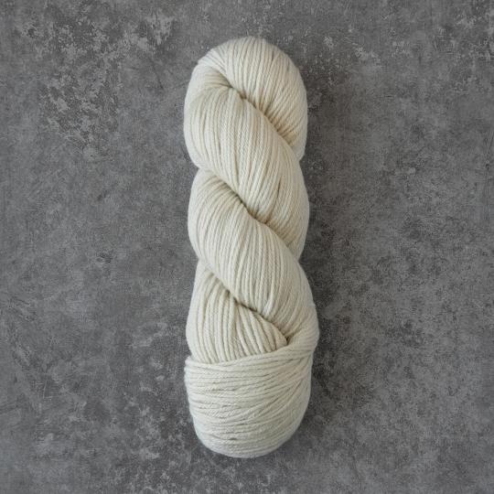 Knomad Clover worsted undyed
